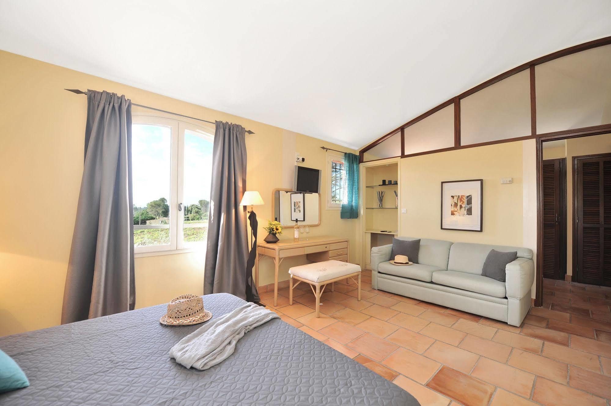 Domaine Rabiega Hotel Flayosc Exterior photo